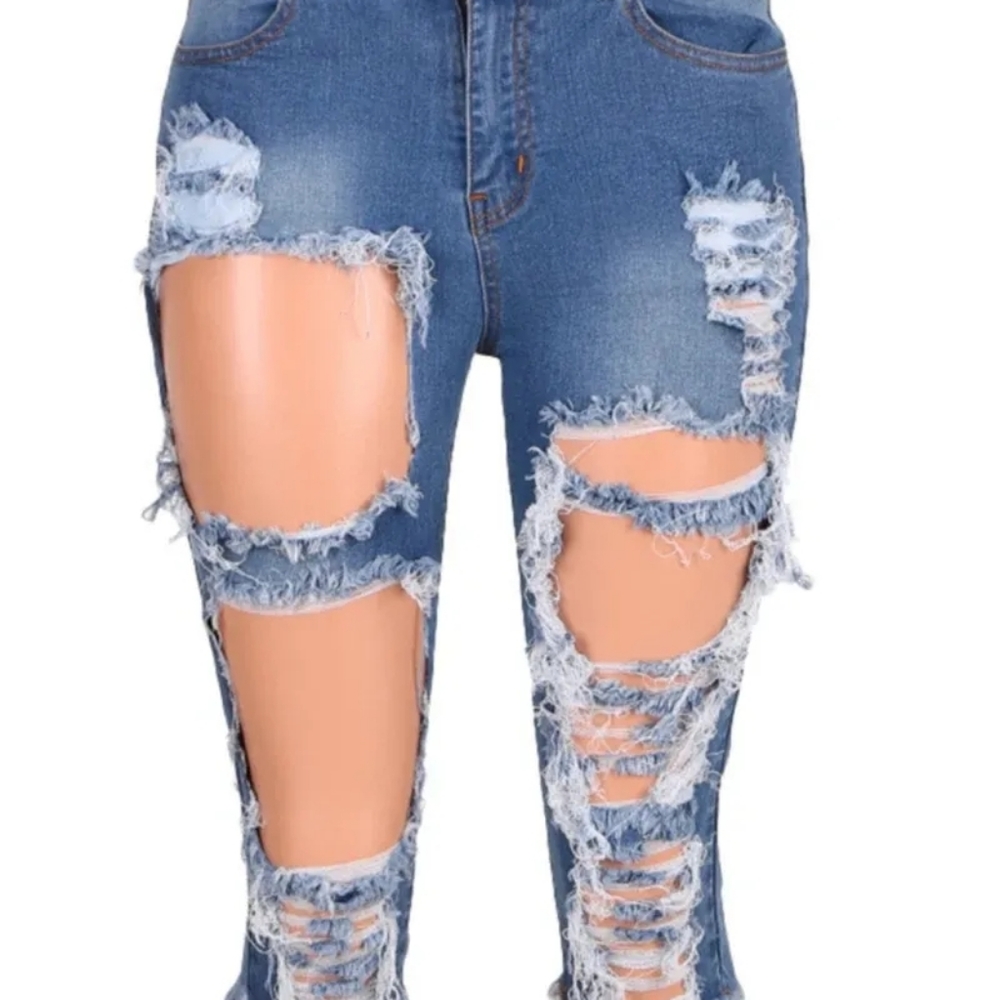 Hole me Jean shorts